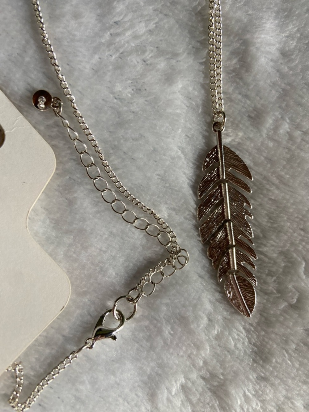 🏷️ BNWT Lauren Conrad 32” Silver Feather Pendant Necklace